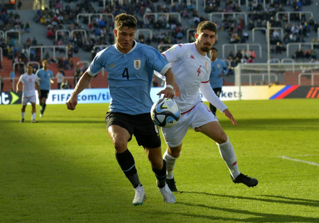En la definición del Grupo E, Uruguay se mide con Túnez en el estadio Malvinas Argentinas. / Orlando Pelichotti (Los Andes).