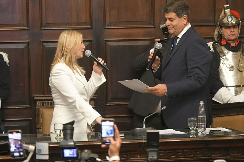 Hebe Casado juró como vicegobernadora. Ignacio Blanco / Los Andes