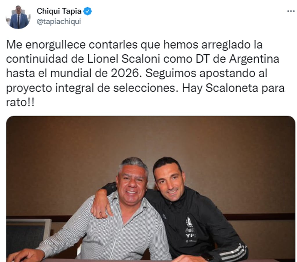 A través de su cuenta de twitter, Chiqui Tapia informó la continuidad de Lionel Scaloni al frente del Seleccionado argentino. / Gentileza.