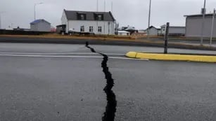 Tras 500 temblores en pocas horas, evacuaron a 4.000 personas en Islandia por riesgo de erupción volcánica