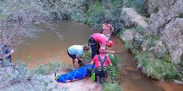 Una fotógrafa cayó al vacío desde un puente de 40 metros en las sierras de Córdoba y está grave