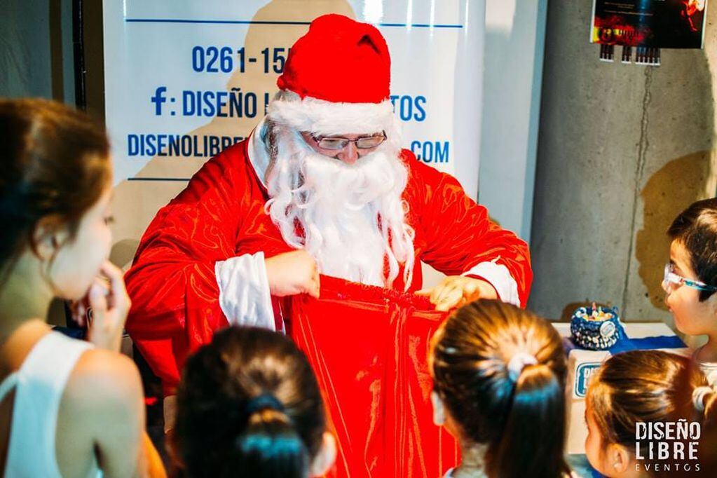 Papá Noel visitará el parque General San Martín en el marco de la feria navideña de Diseño Libre.