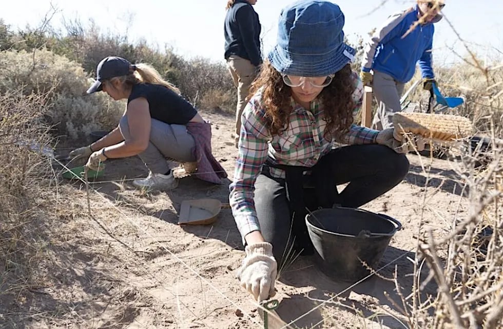 Excavaciones en el paraje Coymallín, en Paso de las Carretas, departamento de San Carlos. Foto: Laura Steele.