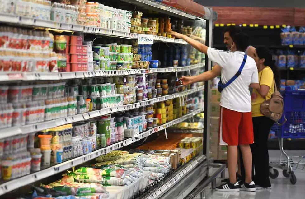 Economistas sostienen que, aunque caiga el consumo, es difícil que los precios caigan en los próximos tres a cuatro meses. Foto: José Gutierrez / Los Andes
