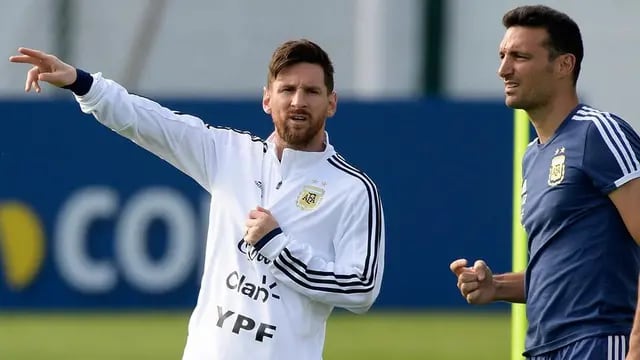 Messi y Scaloni, los principales rostros de la selección que busca el pase a Catar 2022. (Télam/Archivo)