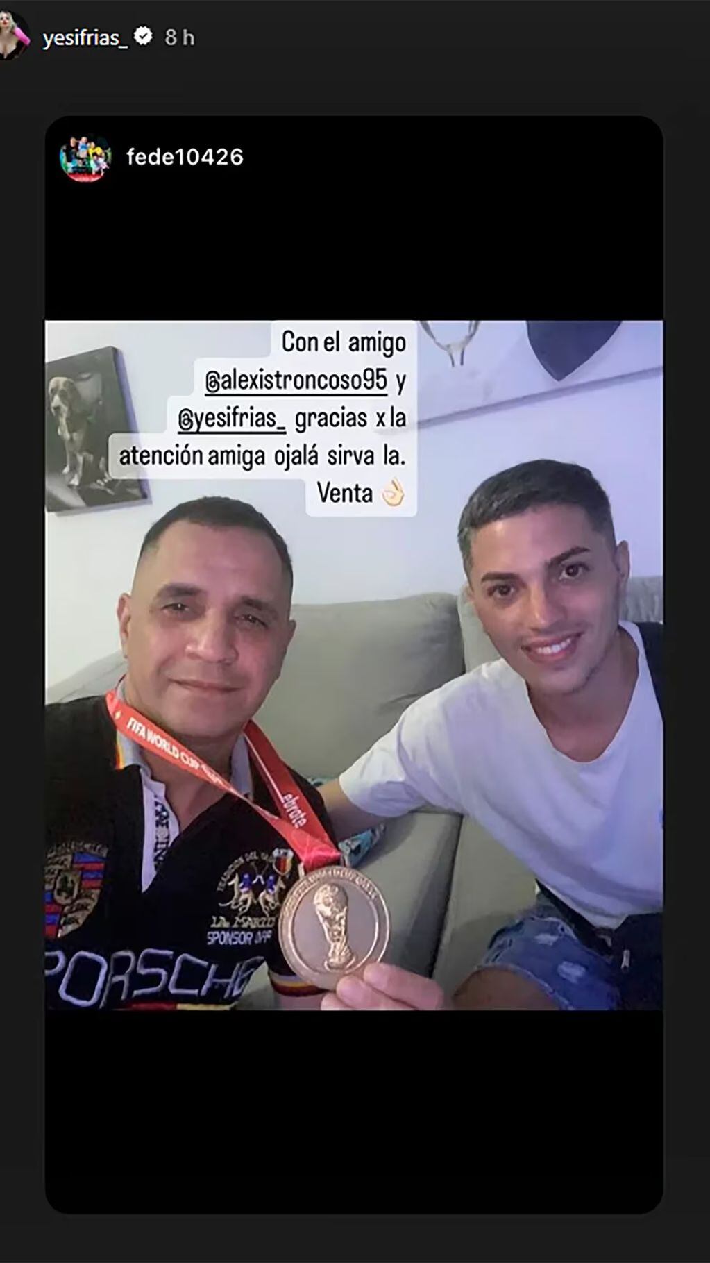 La ex de Exequiel Palacios le vendió la medalla de campeón del mundo