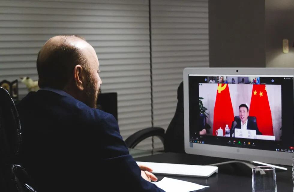 Gildo Insfrán, gobernador de Formosa, en videoconferencia con el Partido Comunista chino.