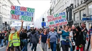 Multitudinarias protestas en París