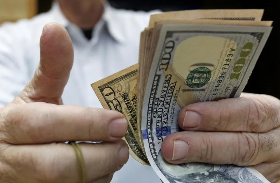 Dólar hoy: escaló un poco más y cerró a $65 pese a las subastas del Central