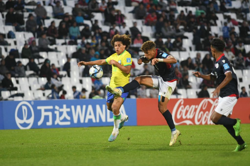 En el cierre de la quinta jornada, Brasil aplastó 6-0 a República Dominicana. / José Gutiérrez (Los Andes).