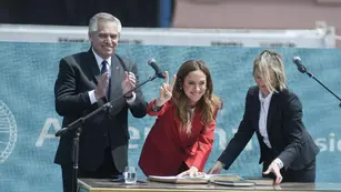 El Presidente le tomó juramento a sus nuevas ministras. Federico López Claro / Clarín