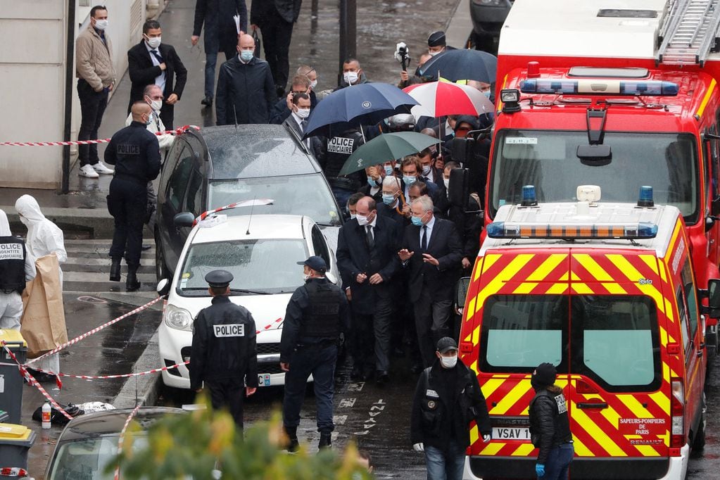 El primer ministro de Francia, Jean Castex, llega a la escena del incidente que dejó dos heridos - 