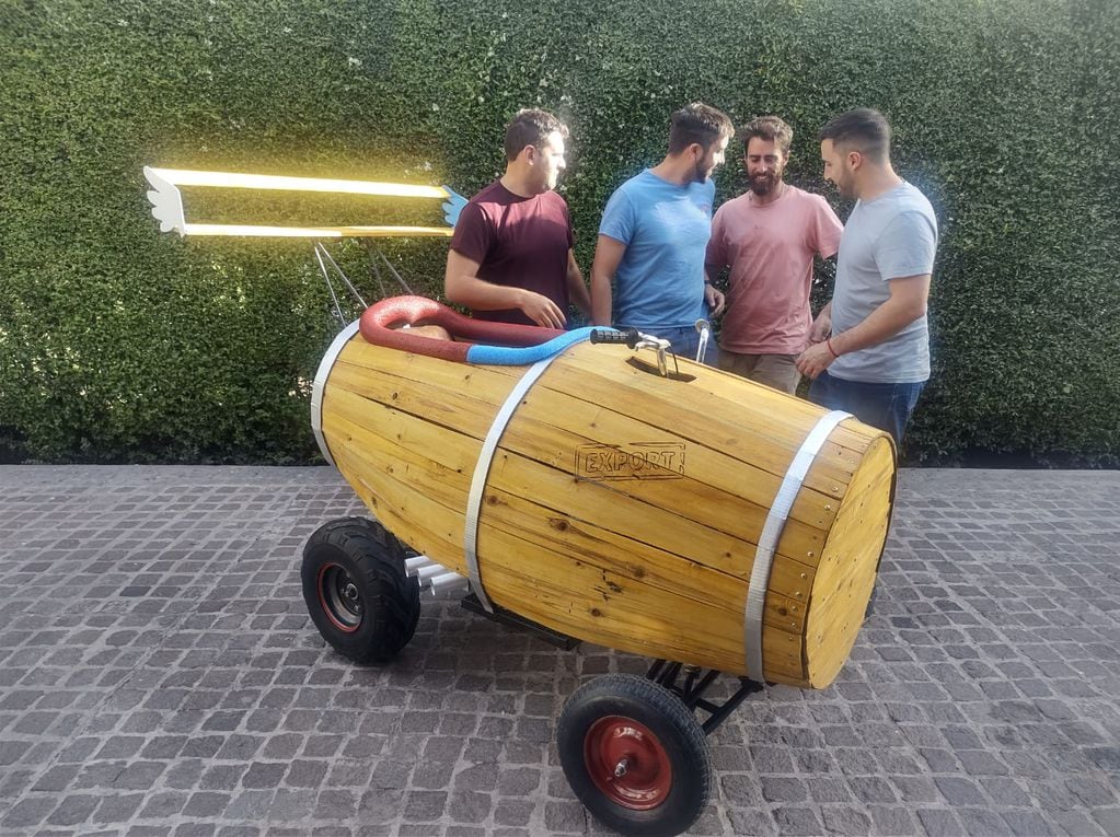 El Malbec Team competirá con una barrica de madera transformada en auto. Gentileza: Guillermo Marin.