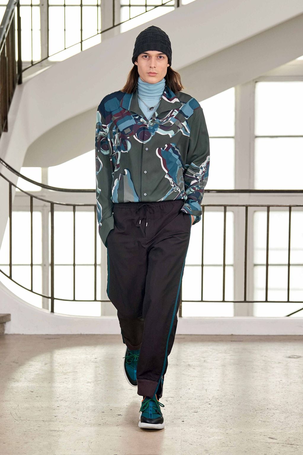 Look de la colección de Hermès Menswear otoño 2021. 