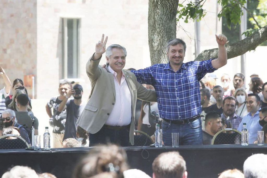 Alberto Fernández y Máximo Kirchner en el Parque San Vicente durante la presentación de nuevas autoridades partidarias. / Foto: Gentileza