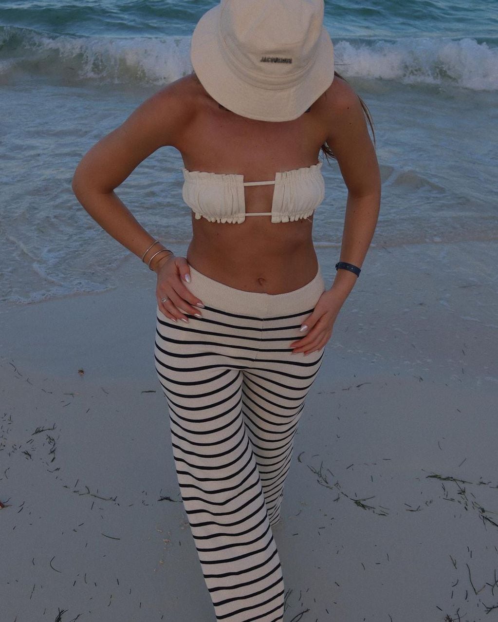 La ex novia de Alexis Mac Allister se lució con dos atuendos desde las playas de México.