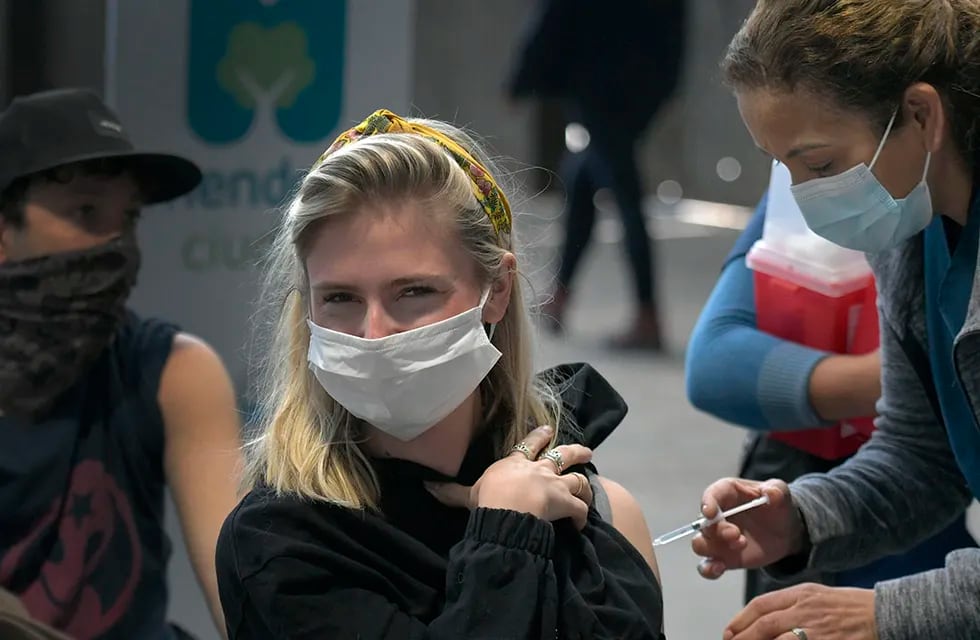 La vacunación de chicos de entre 12 y 17 años habría tropezado con la falta de certificados para acreditar la enfermedad. Foto: Orlando Pelichotti / Los Andes