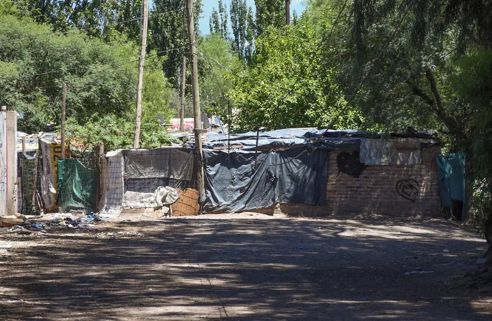 Verónica Figueroa (40) fue asesinada en su casa del asentamiento Castro, en Guaymallén. - Mariana Villa / Los Andes
