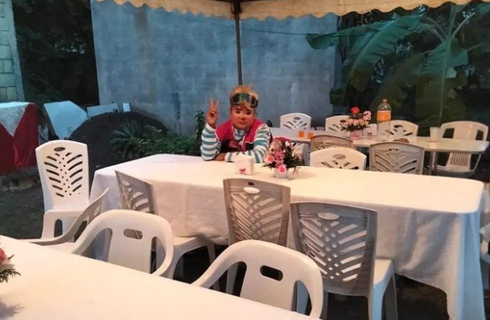 Una nena se quedó sola en su fiesta de cumpleaños y el payaso que animaba el evento convocó a sus seguidores para que fueran a la celebración.