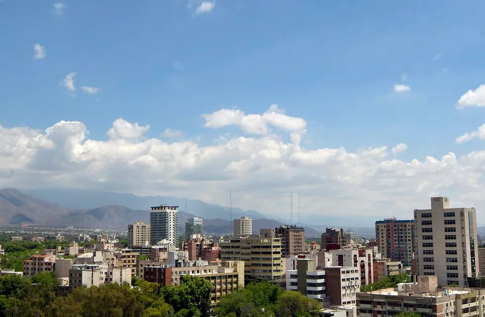 Este jueves santo habrá nubosidad variable en Mendoza y una máxima por debajo de los 30°C. Foto: Orlando Pelichotti