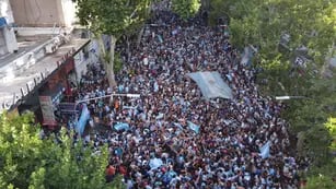 Festejos en el centro de Mendoza desde el aire