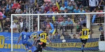 Con goles del "Tanque" Ferreyra y Hernández, el Globo logró un triunfo vital para encarar la siguiente fase. Ahora espera por Del Bono.