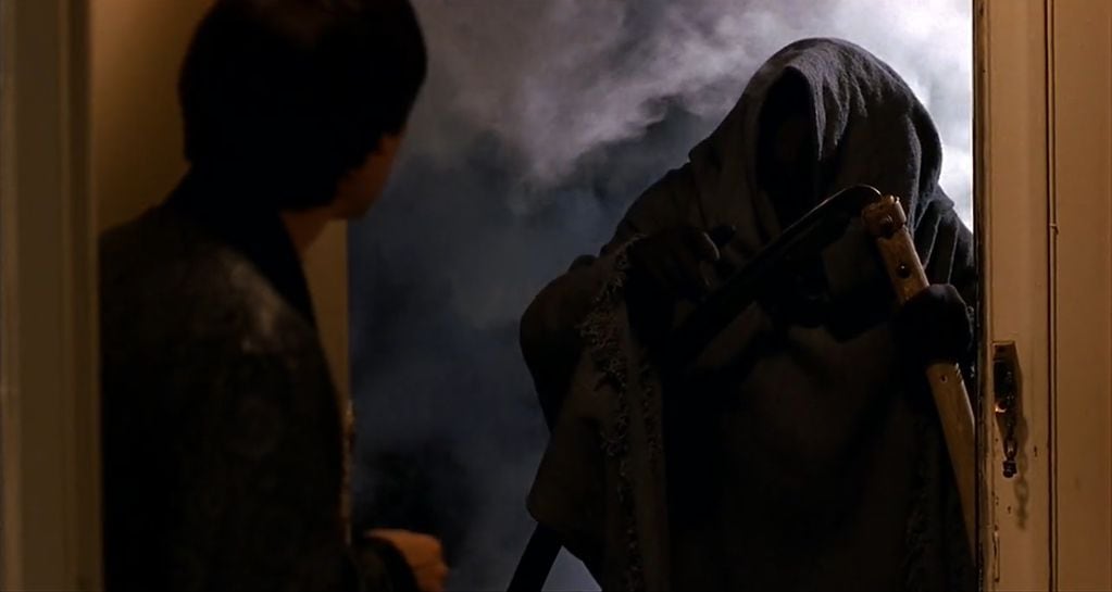 Tobey Maguire (de espaldas) saluda a La Muerte en la comedia "Deconstructing Harry" (Woody Allen, 1997)