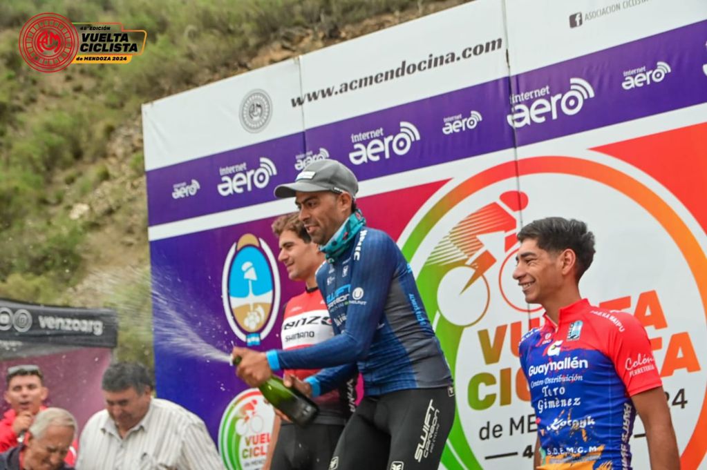 Rosas, ciclista del equipo Swift Carbon, con este triunfo quedó a un paso de coronarse como el mejor de la Vuelta.