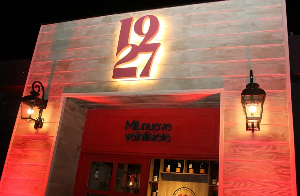 Casi como resurgiendo de la mano con el club y su vida social, el histórico restaurante del Atlético Club San Martín volvió a abrir.