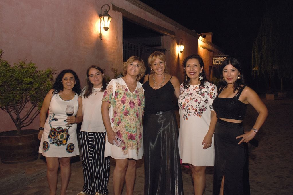 Mariana Gutiérrez, Alejandra Gil Posleman, Alejandra Alonso, Patricia Sanchez Volkavic, Carina Egea y Gabriela Arriagada.