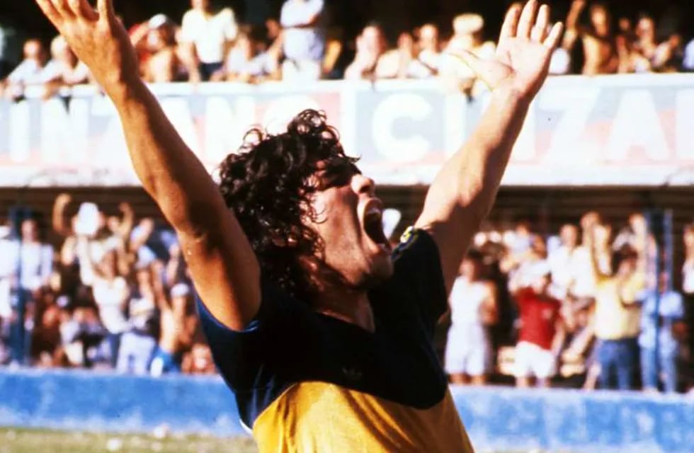 El día que Maradona debutó en Boca oficialmente ante Talleres de Córdoba en la Bombonera. / Gentileza.