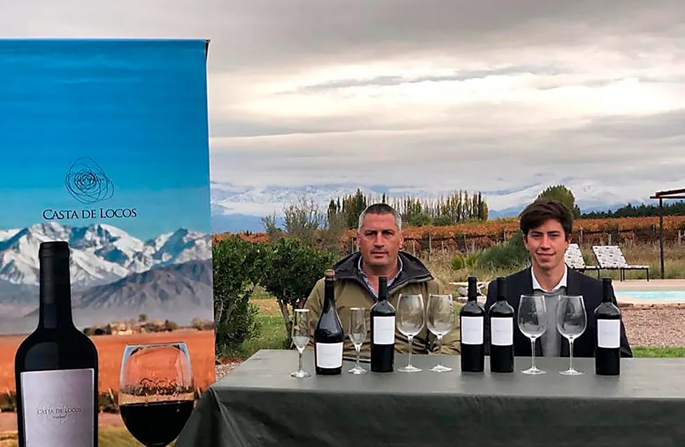 Facundo Di Paola es uno de los enólogos jóvenes de Mendoza y perteneciente a una familia con larga trayectoria vitivinícola en Argentina.