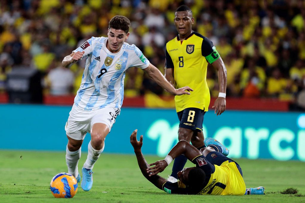 Julián Álvarez, delantero de la selección argentina. Autor del gol de Argentina ante Ecuador en Guayaquil. (AP)