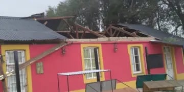 Destrozos por los fuertes vientos en San Luis.