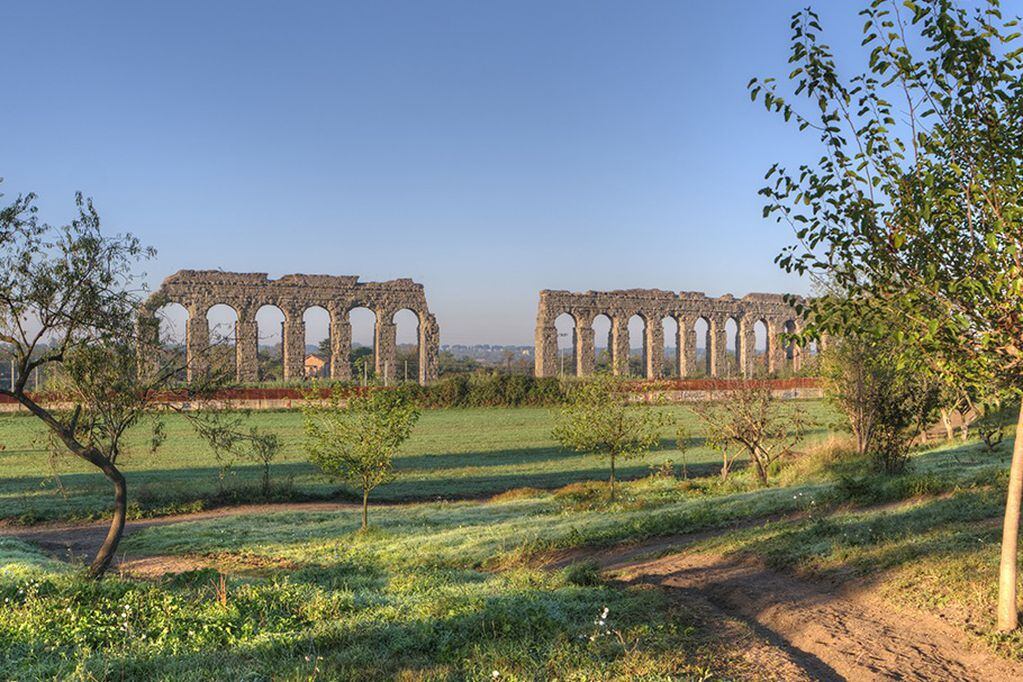 Típico acueducto romano. Image © Izabela Miszczak Via Flickr

