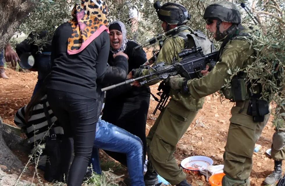 Ejército israelí contra civiles palestinos