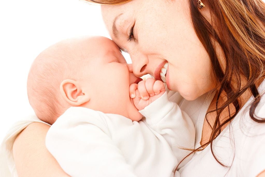 La conexión madre e hijo abarca múltiples aspectos, incluida la lactancia materna. 