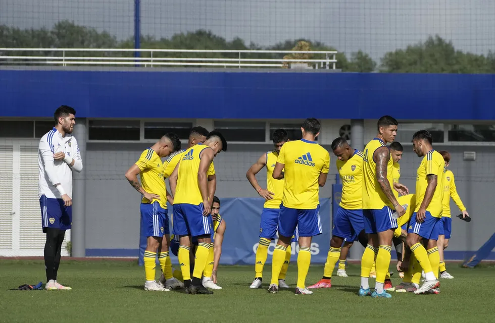 Boca viaja a Colombia con algunas dudas en el equipo.