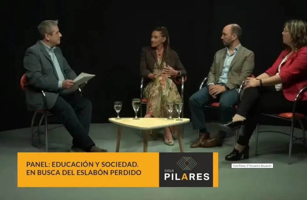 El panel sobre Educación y sociedad estuvo conducido por el editor de Sociedad, Fernando G. Toledo, y contó con la participación de Laura Horta (U. Maza), José Thomas (director general de Escuelas) y Ana Sisti (UNCuyo).