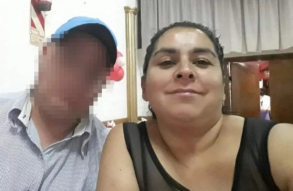 Una mujer fue quemada delante de sus hijos y detuvieron a su ex marido