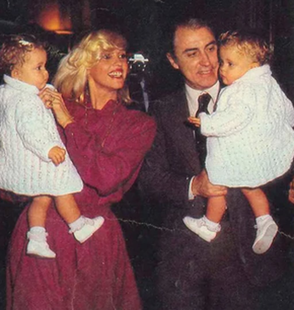 Cacho Fontana, Liliana Caldini y sus hijas.