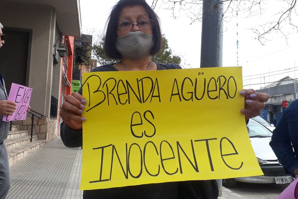 Familiares de Brenda Agüero marcharon en su defensa. Foto: La Voz