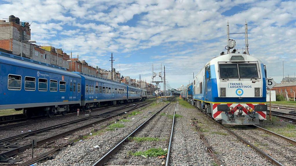 Fotos y video: Así partió este mediodía el tren de pasajeros que llegará mañana a la tarde a Mendoza. Foto: Gentileza Pablo Anglat