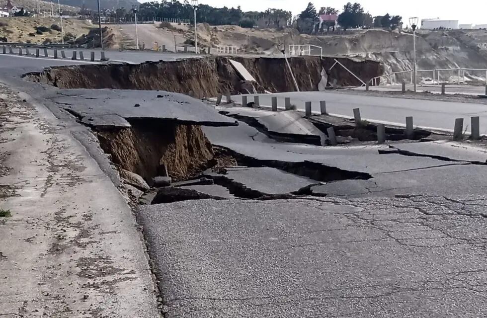 Impresionante colapso de la ruta 3 en Comodoro Rivadavia: desvíos y demoras de hasta cinco horas, Foto: Twitter / @Marceyap.