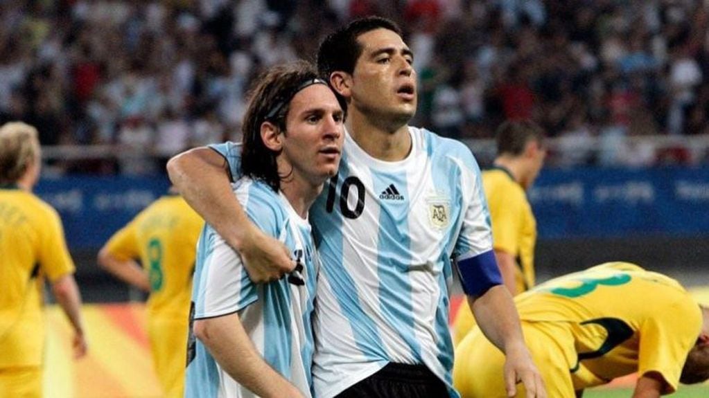Lionel Messi y Juan Román Riquelme\u002E