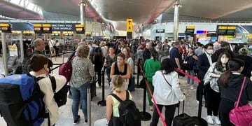 caos en los aeropuertos de Europa por la falta de personal