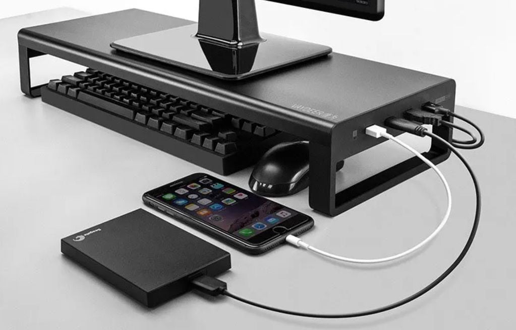 Las bases USB para monitores y notebooks ayudan a tener puertos extra para cargar o conectar otros dispositivos.