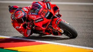 Francesco Bagnaia se llevó la pole position de MotoGP en Aragón