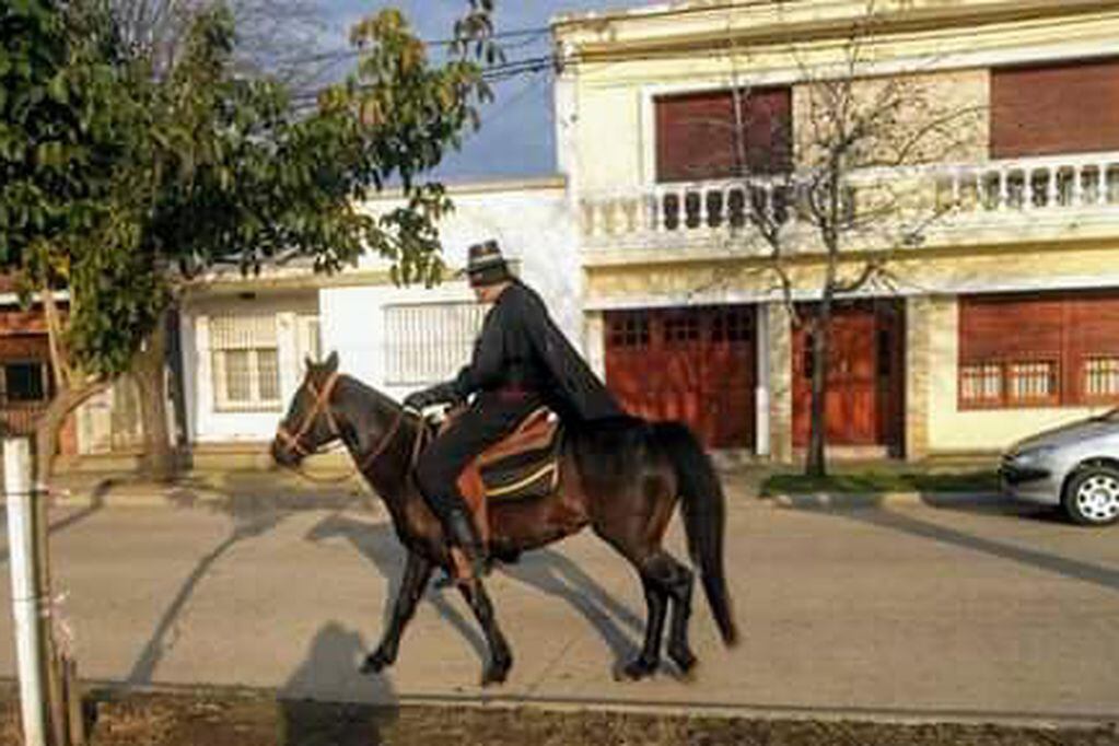 Sergio Omar Pasquini, el santafesino que en diciembre de 2019 decidió salir a la calle para pedir el regreso de El Zorro.