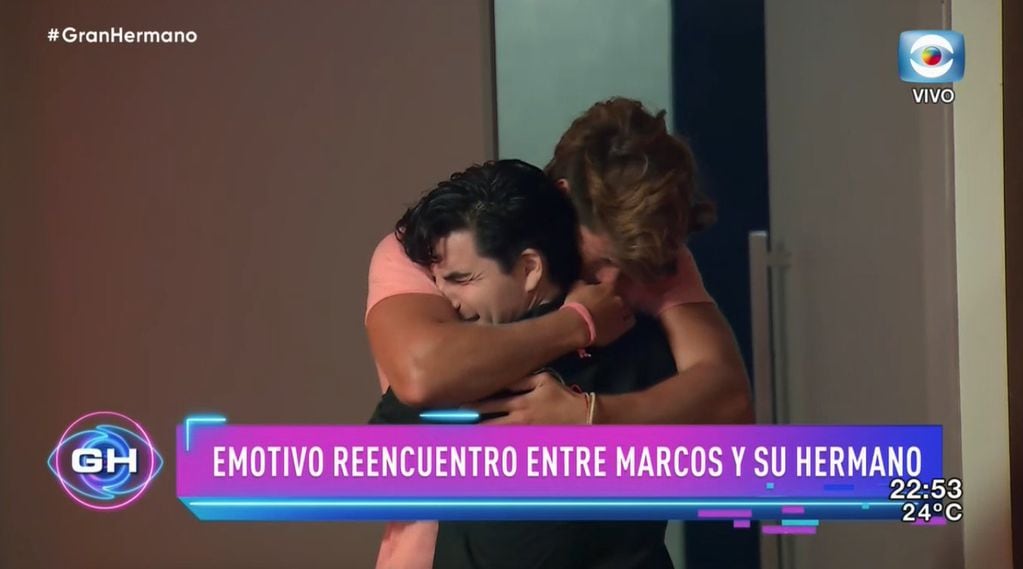 El abrazo entre Marcos y su hermano Josecito